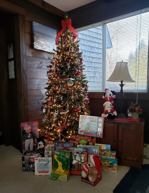 13 - gifts under tree.jpg
